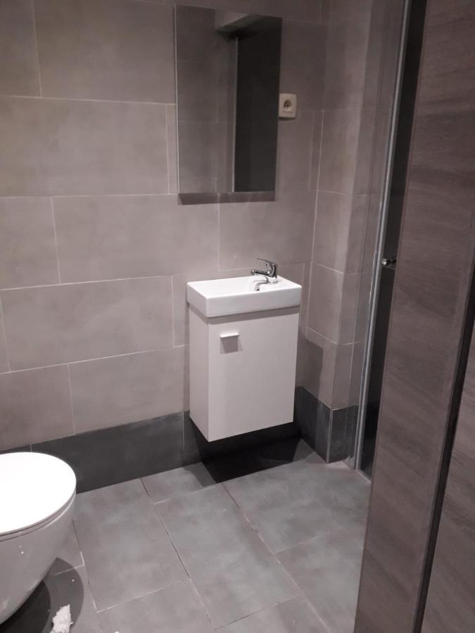 L'harmonie 2 chambres parking wifi Netflix gratuits Charleroi Extérieur photo
